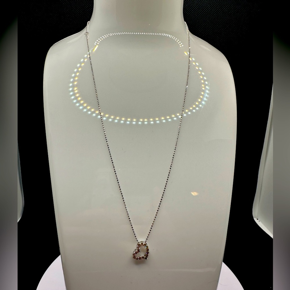 18k white gold with open heart diamond